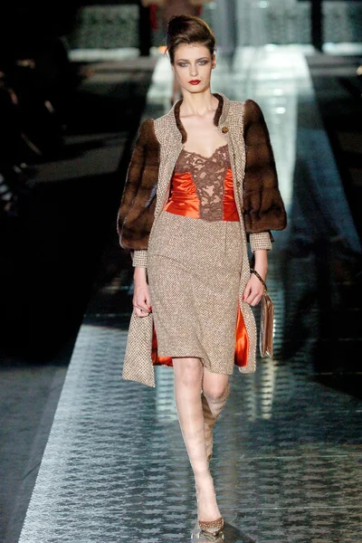 Look 10